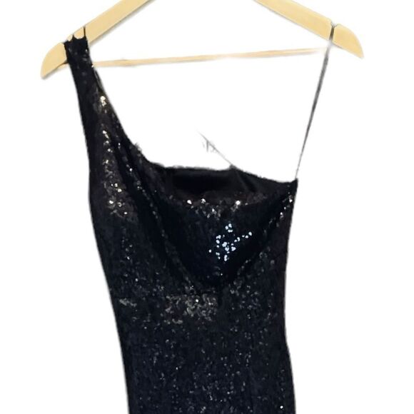 NWOT. WINDSOR. Black All-Over Sequin One Shoulder Dress. Size Medium. - Picture 7 of 15